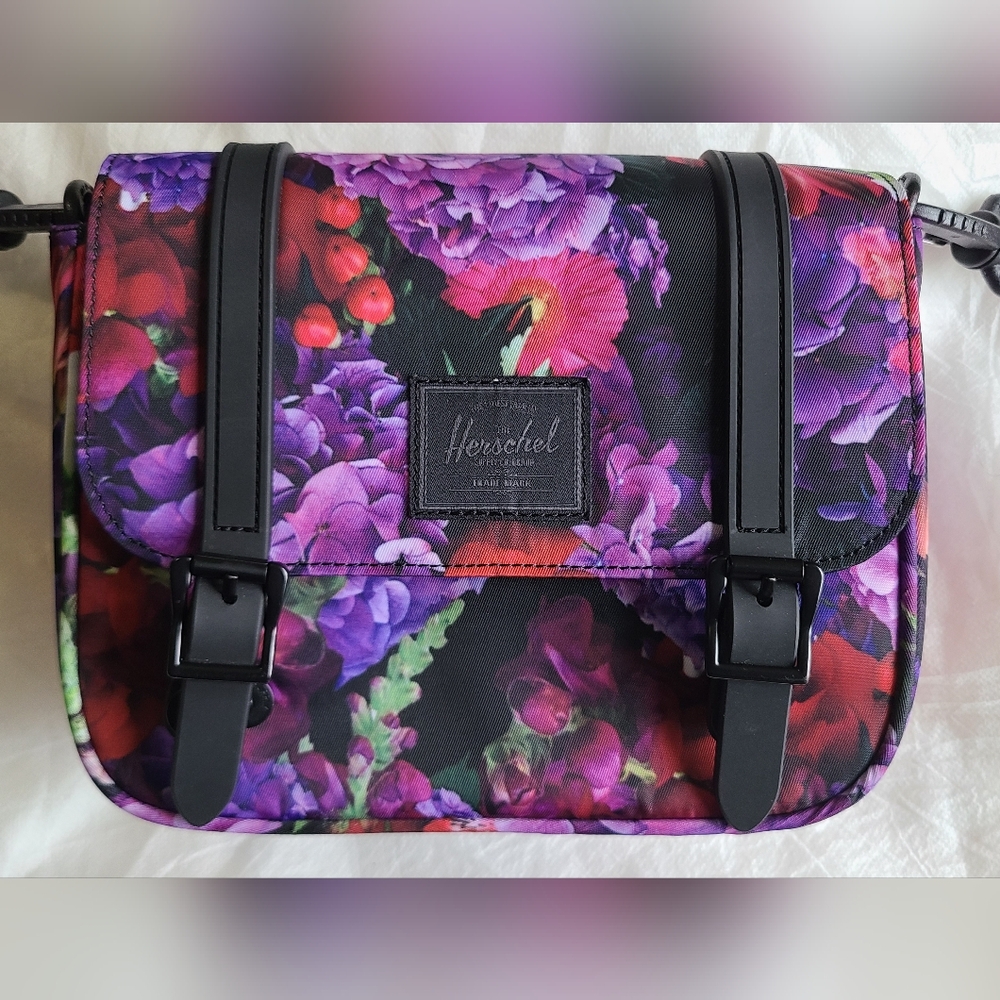 Herschel Supply Co. Retreat Crossbody Mini